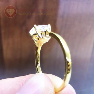 Nhẫn nữ kim cương nhân tạo moissanite chủ oval vàng 18k 3