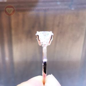 Nhẫn nữ kim cương nhân tạo moissanite chủ oval vàng hồng 18k 1