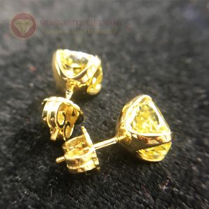 Bông tai kim cương nhân tạo moissanite vàng fancy cushion 8x8 3