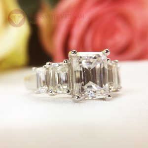 Nhẫn kim cương nhân tạo moissanite chủ emerald cut 9x12 4