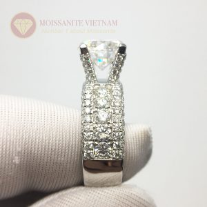 Nhẫn nam big boss xoàn mỹ moissanite chủ 10ly vàng trắng 18k 4