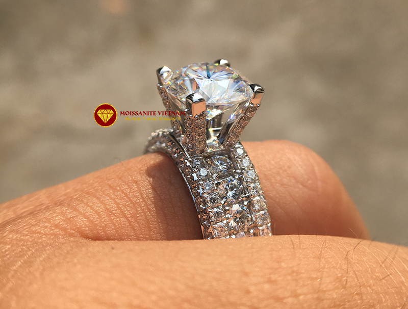 Nhẫn nam big boss xoàn mỹ moissanite chủ 10ly vàng trắng 18k 7