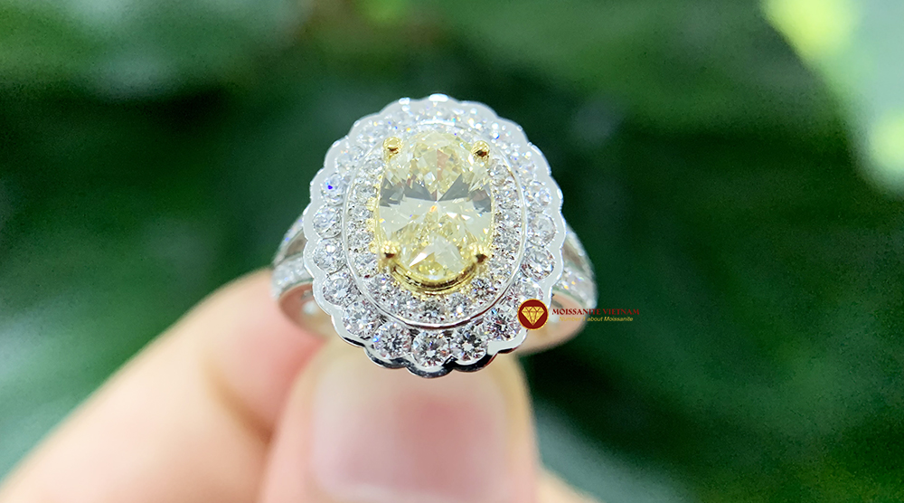 Nhẫn kim cương thiên nhiên nữ chủ oval yellow fancy 6x8 6