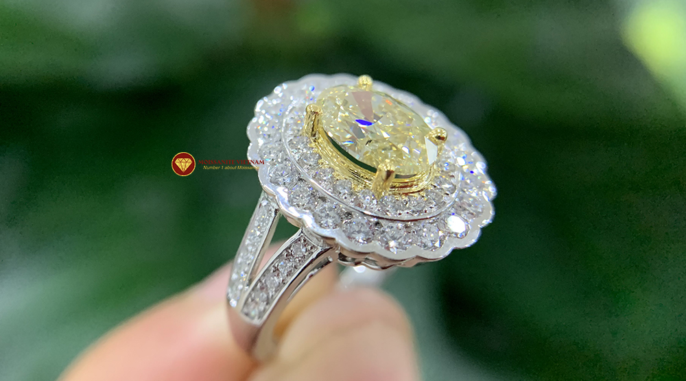 Nhẫn kim cương thiên nhiên nữ chủ oval yellow fancy 6x8 7