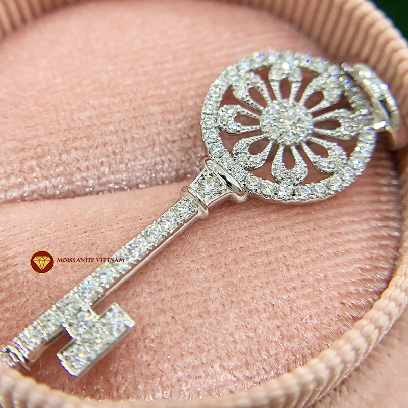 Mặt dây kim cương nữ chìa khoá vàng trắng 1