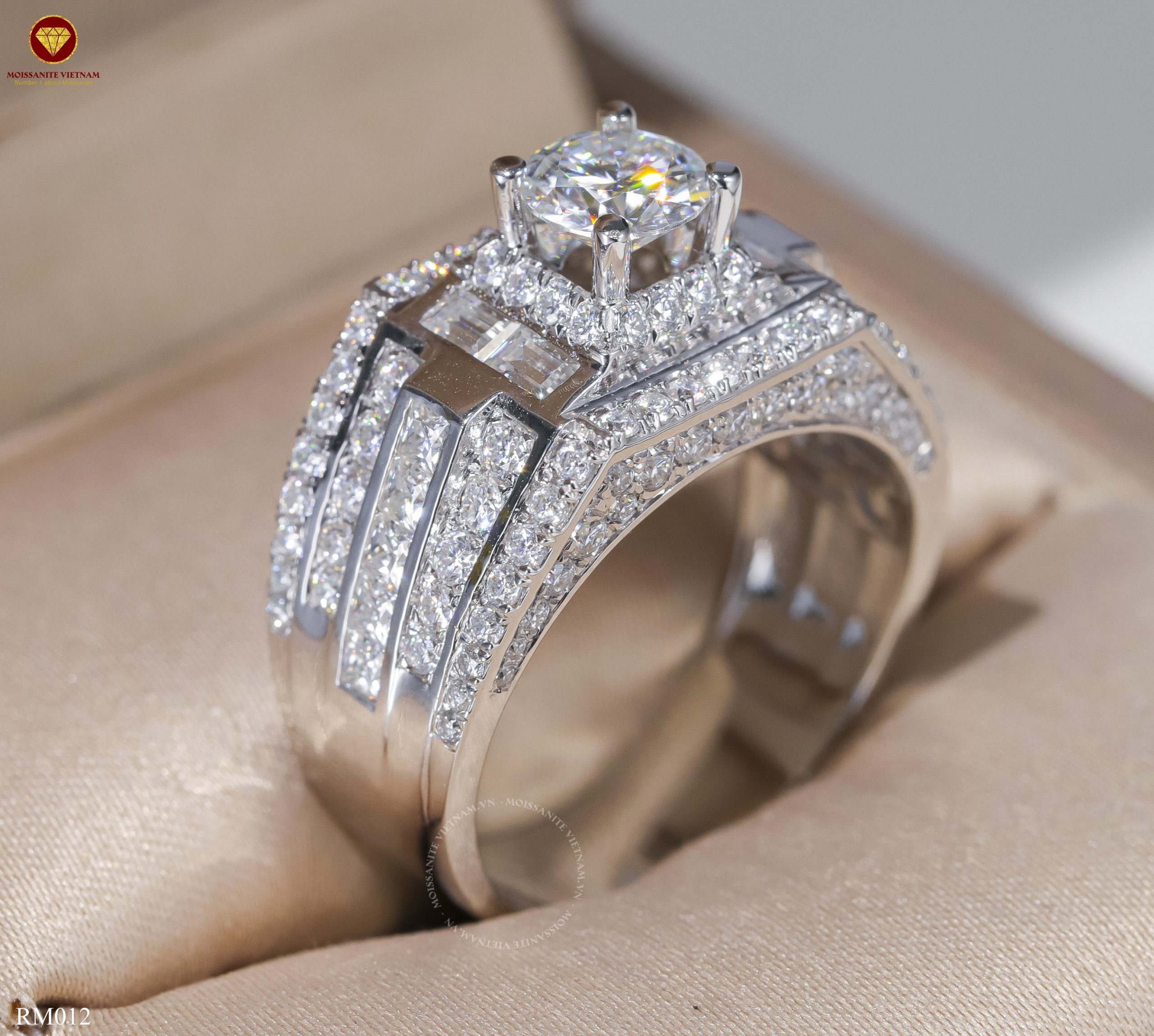 NHẪN NAM KIM CƯƠNG MOISSANITE - CHỦ TRÒN 7.2LY - RM012