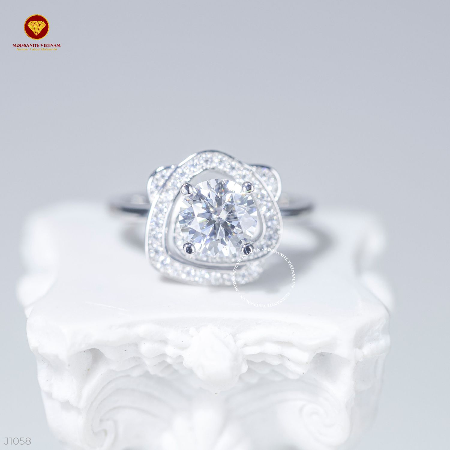 Alternative view of Nhẫn nữ kim cương nhân tạo Moissanite - J1058